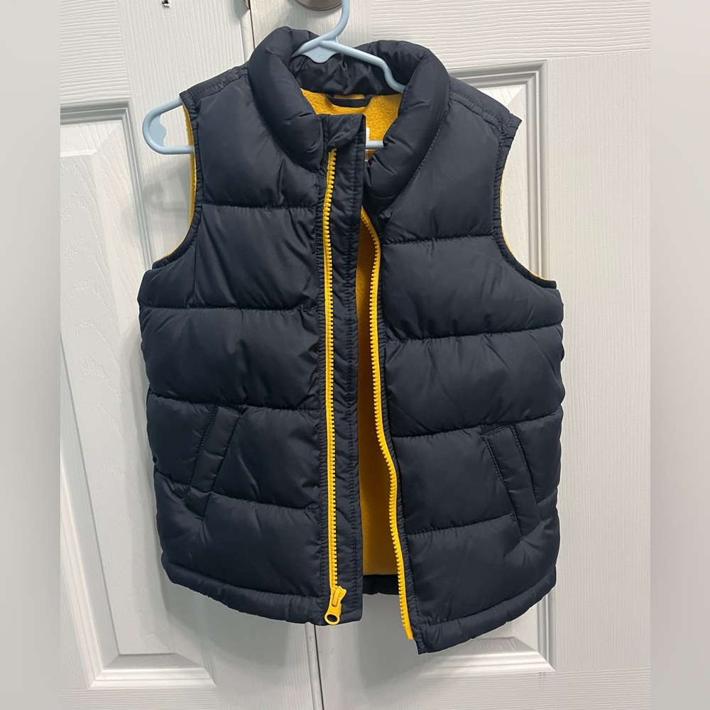 Old navy, toddler boy vest, like new.  Size 5T.